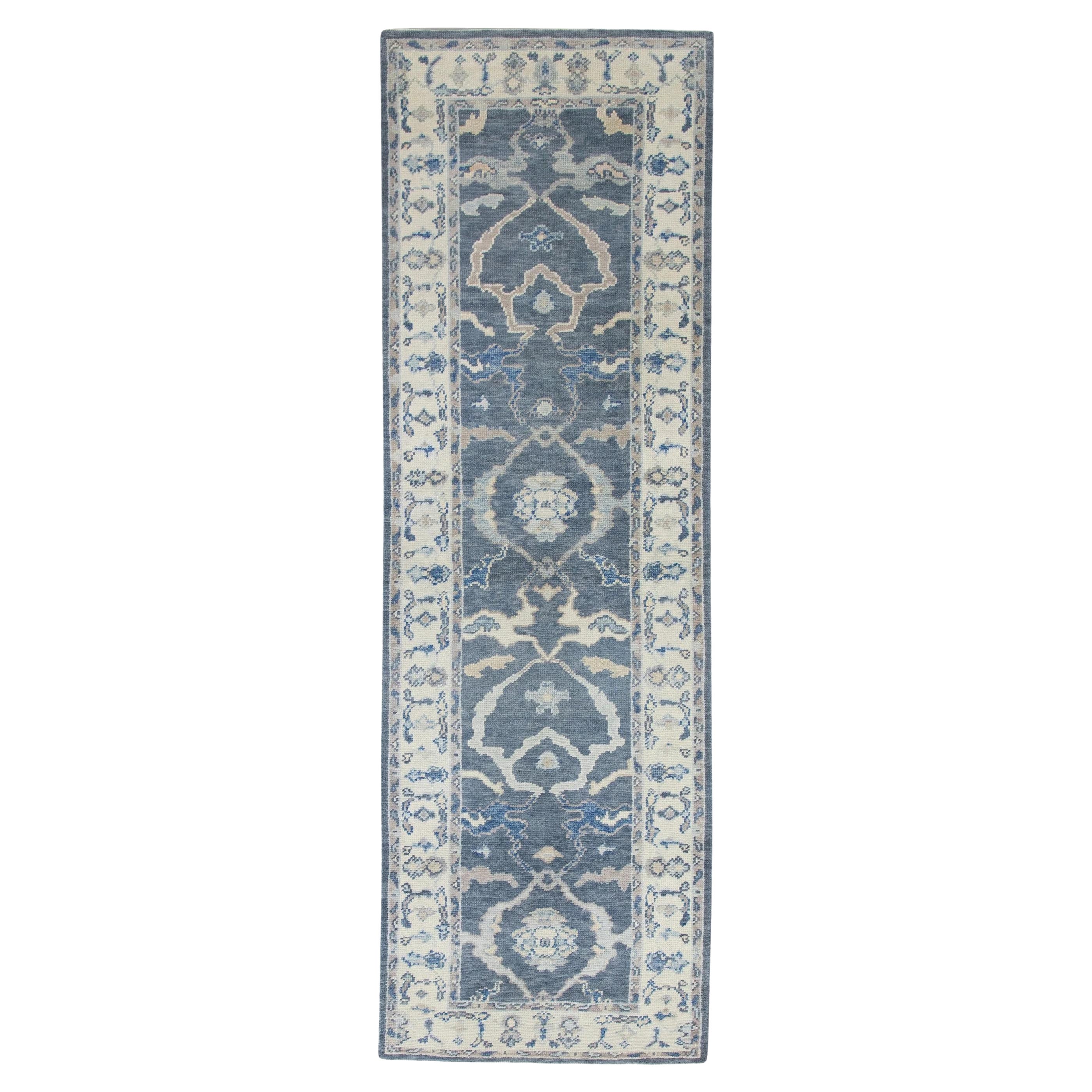 Türkischer Oushak-Teppich Blau & Creme Handgewebter Teppich 2'11" x 9'2" im Angebot