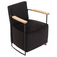 Poltroncina moderna del XXI secolo in velluto a coste con braccioli in Oak massiccio