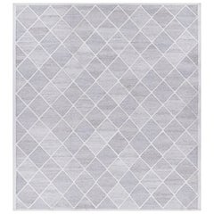 Rug & Kilim's übergroßer Outdoor-Teppich im skandinavischen Stil in blauen und grauen Tönen