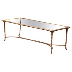 Tavolino da caffè in bronzo dorato della Maison Baguès con piano in vetro specchiato, 1950 ca.