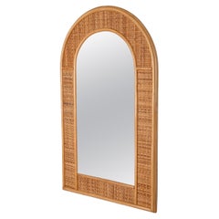 Grande specchio ad arco in bambù e vimini intrecciato, Italia, anni '70, metà del secolo scorso