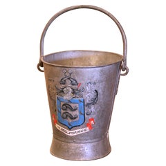 Cubo de hierro para fuego o carbón inglés de principios del siglo XX pintado a mano con cresta