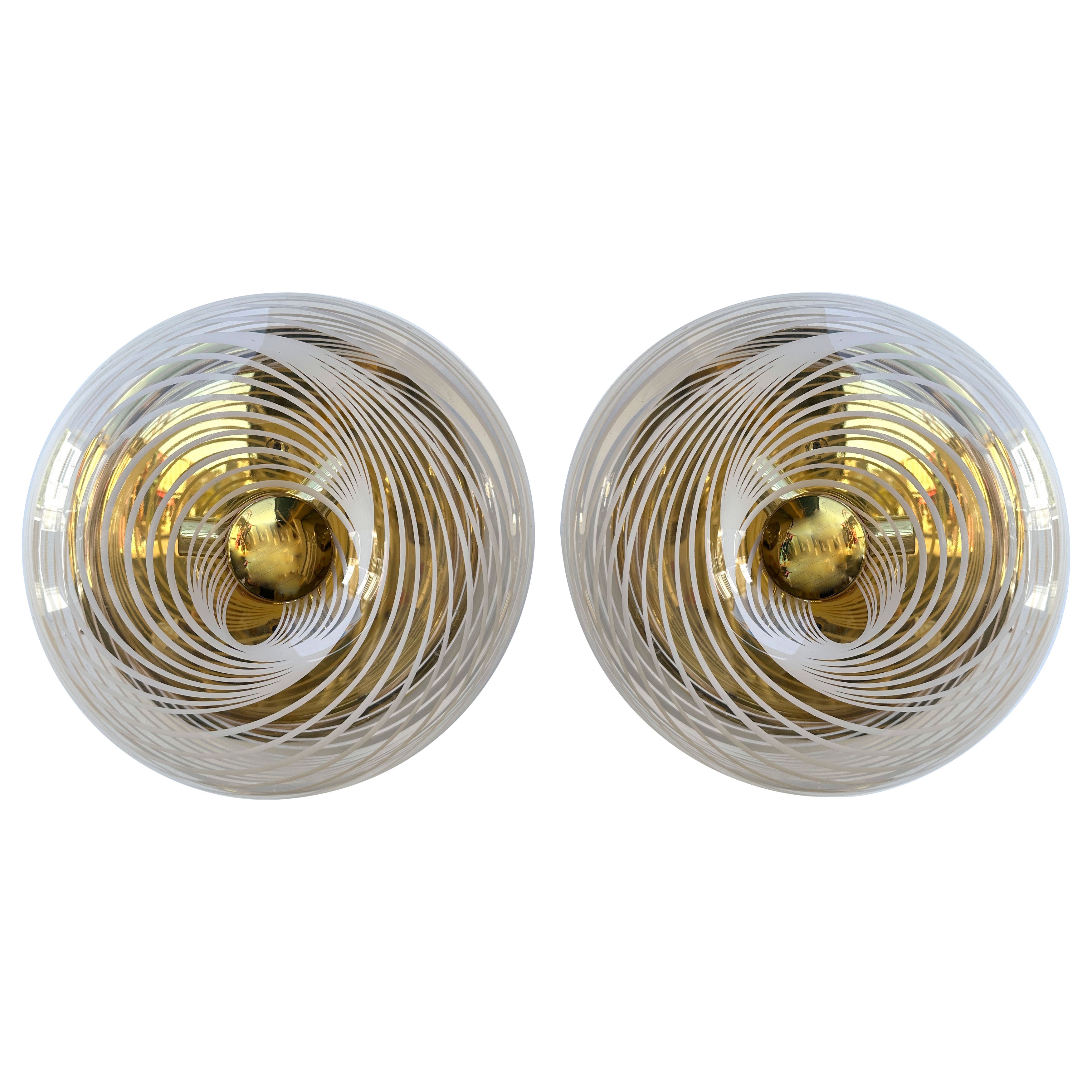 Paar Wandleuchter aus Lucite, Spiral und Messing  Italien, 1970er Jahre