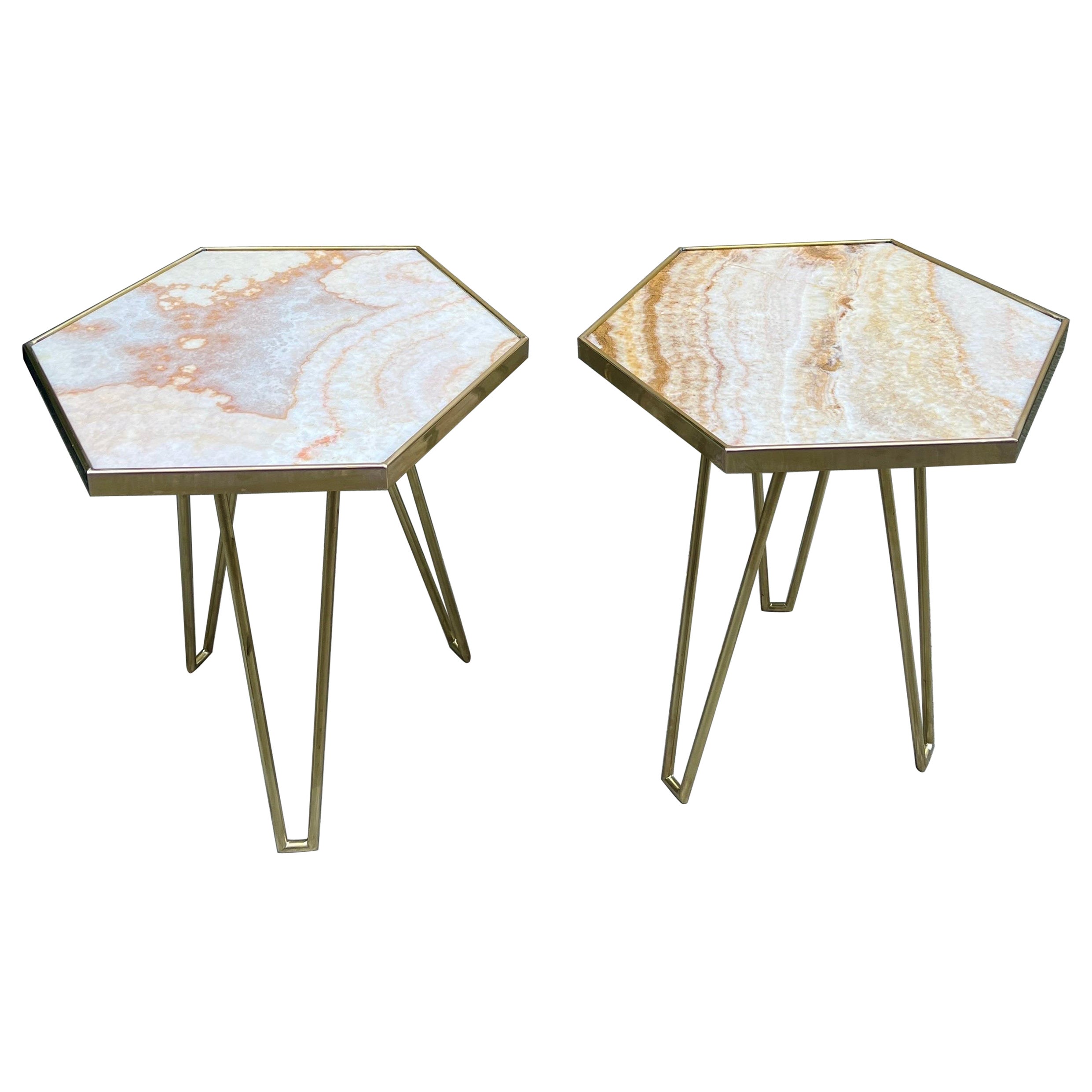 Ein Paar italienischer rosa Onyx und Messing  Beistelltische, 1980 im Angebot
