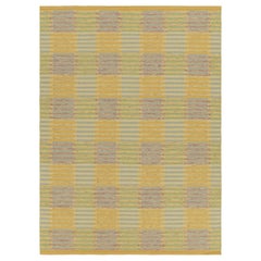 Tappeto personalizzato in stile scandinavo di Rug & Kilim, motivi geometrici in oro e verde