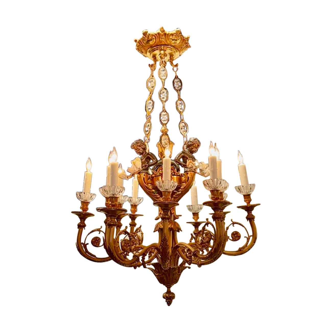 Lampadario Luigi XV del primo Novecento in bronzo dorato e cristallo con cherubini
