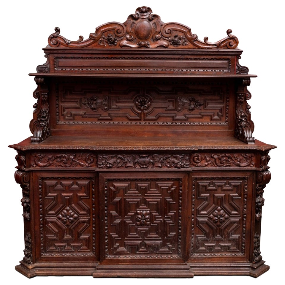 Buffet en chêne sculpté de style Revive