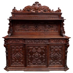 Buffet en chêne sculpté de style Revive