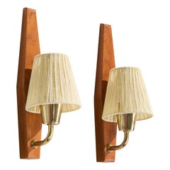 Lampada da parete di design svedese, Teak, ottone, tessuto, Svezia, anni '50