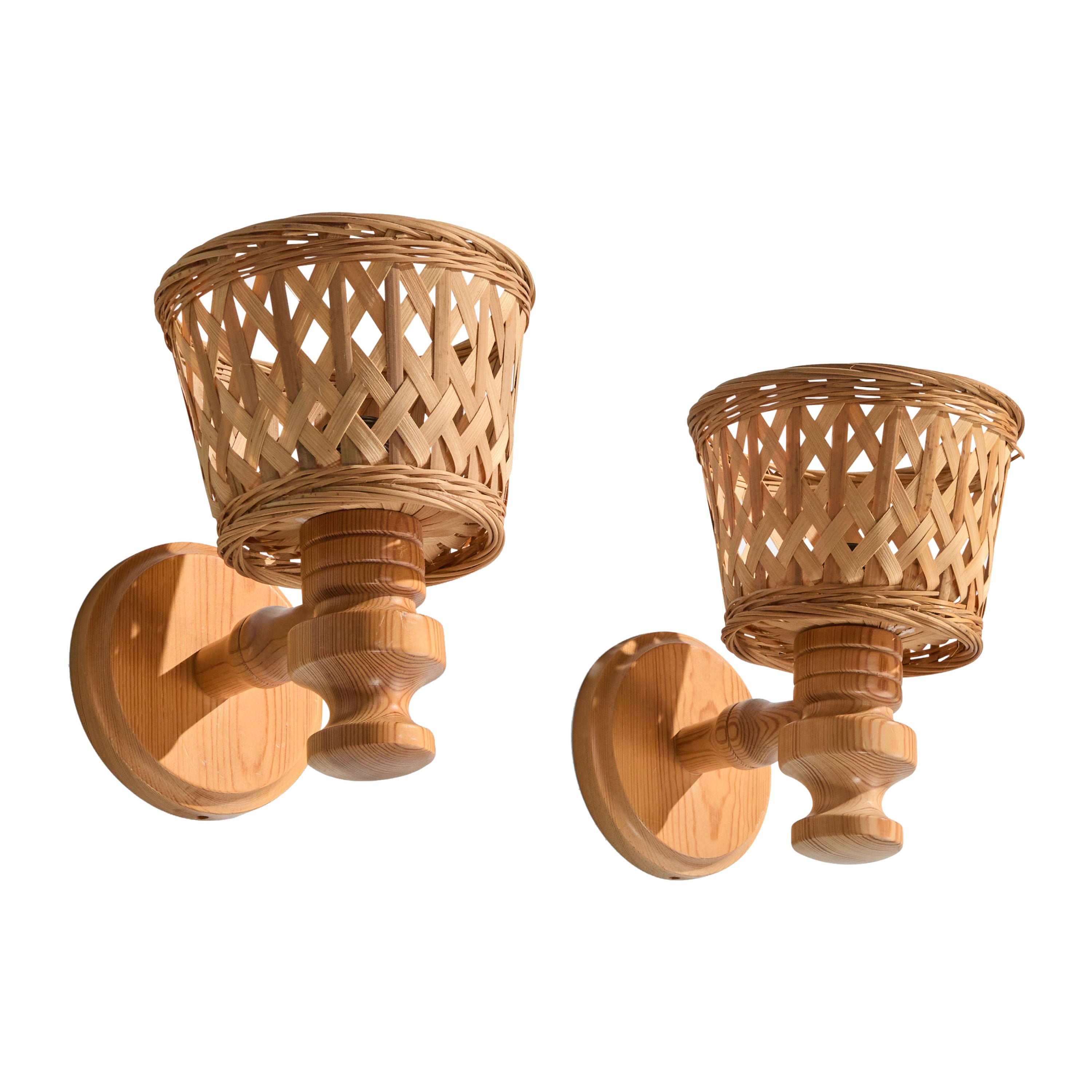 Schwedische Designerin, Wandleuchten, Kiefernholz, Rattan, Schweden, 1970er Jahre
