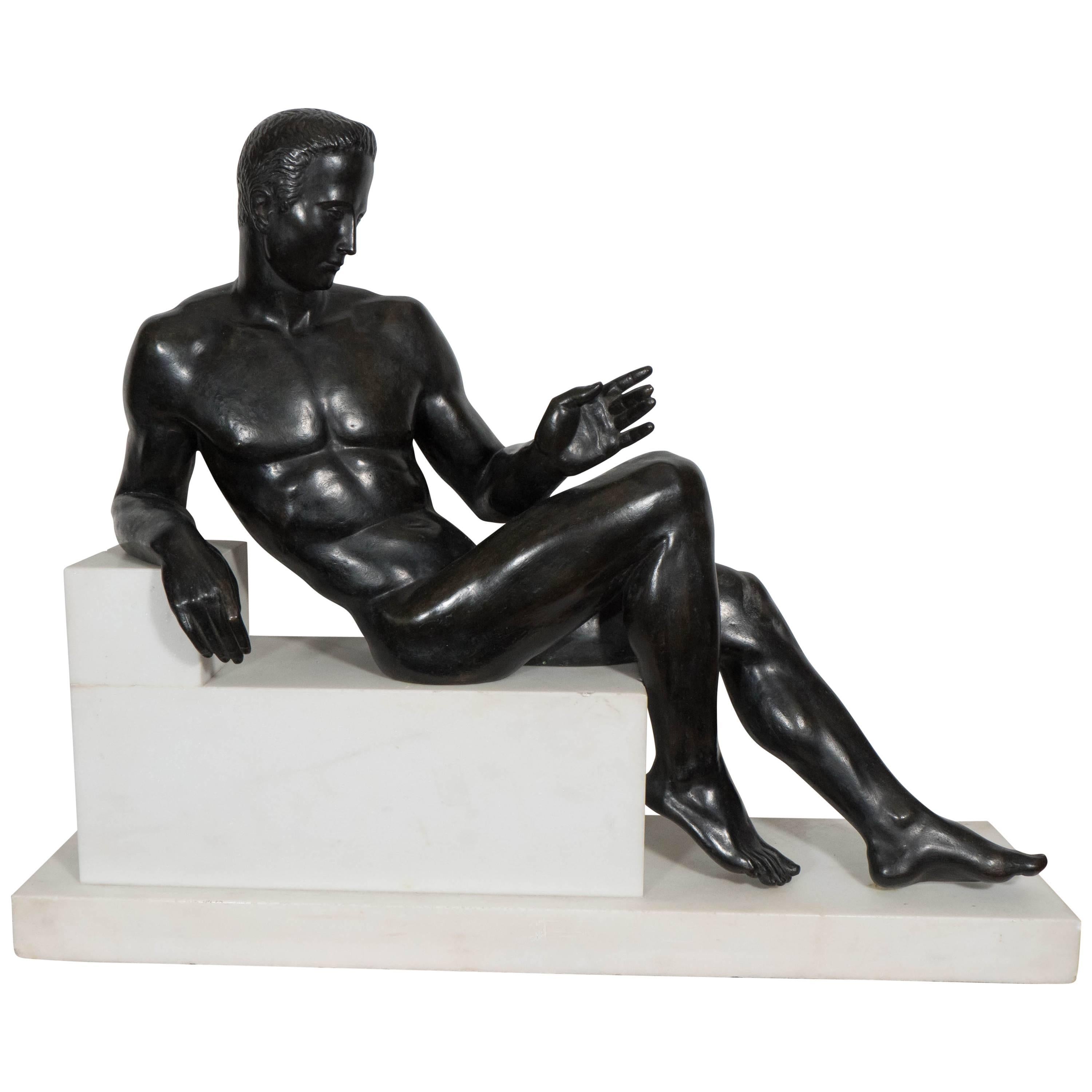 Sculpture de nu masculin de style néoclassique italien en bronze patiné