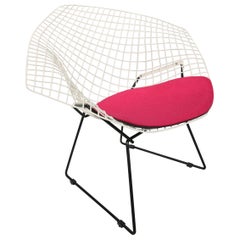 Diamond chair by Harry Bertoia in white & black metal and new seating 1960s