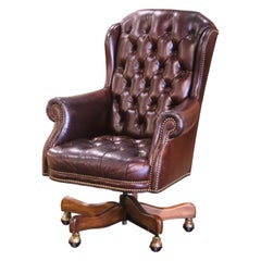 Fauteuil de bureau vintage touffeté en cuir pivotant sur roulettes par Hancock & Moore