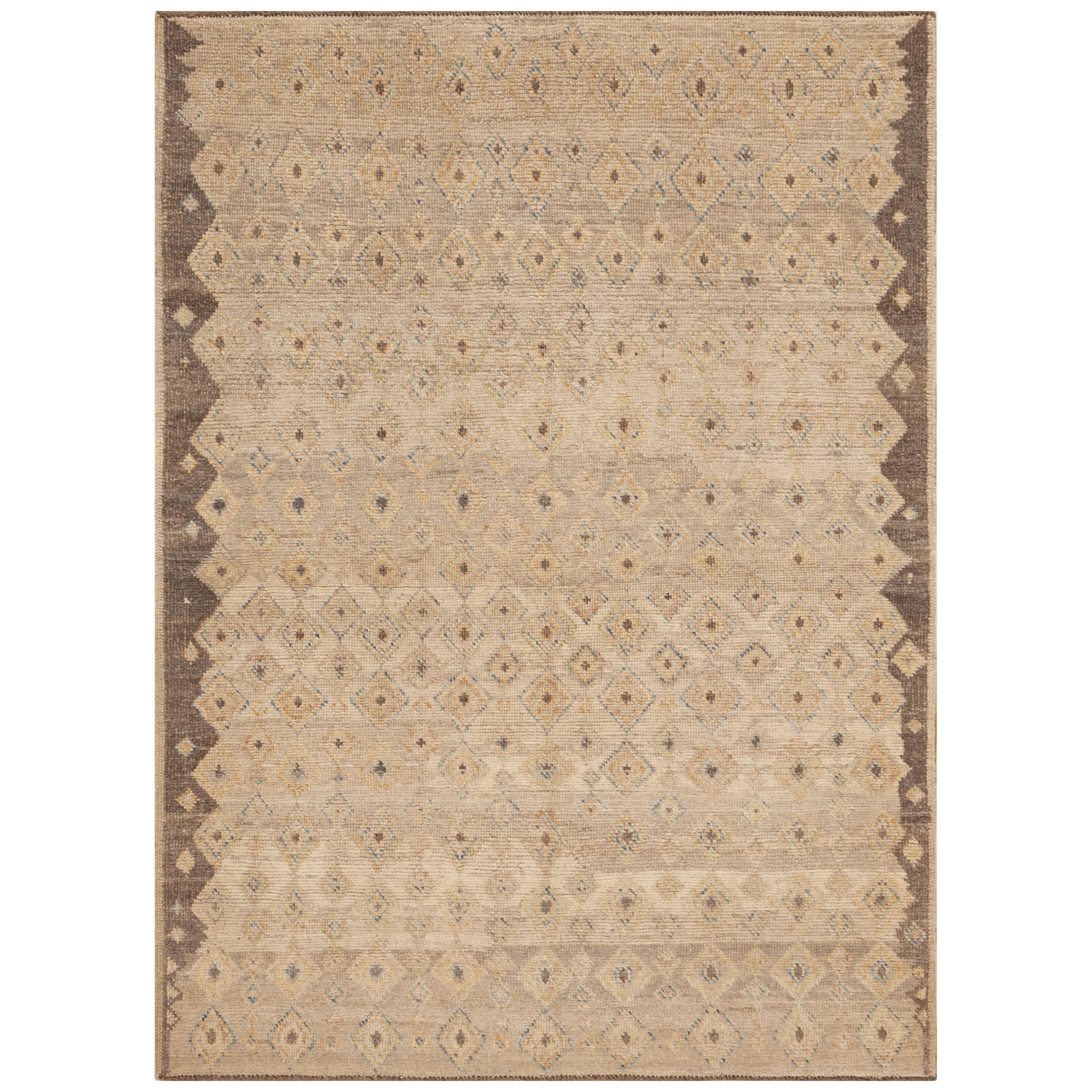 Nazmiyal Collection Modernity Dimond Tapis Shape Design