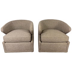Paire de fauteuils pivotants tapissés