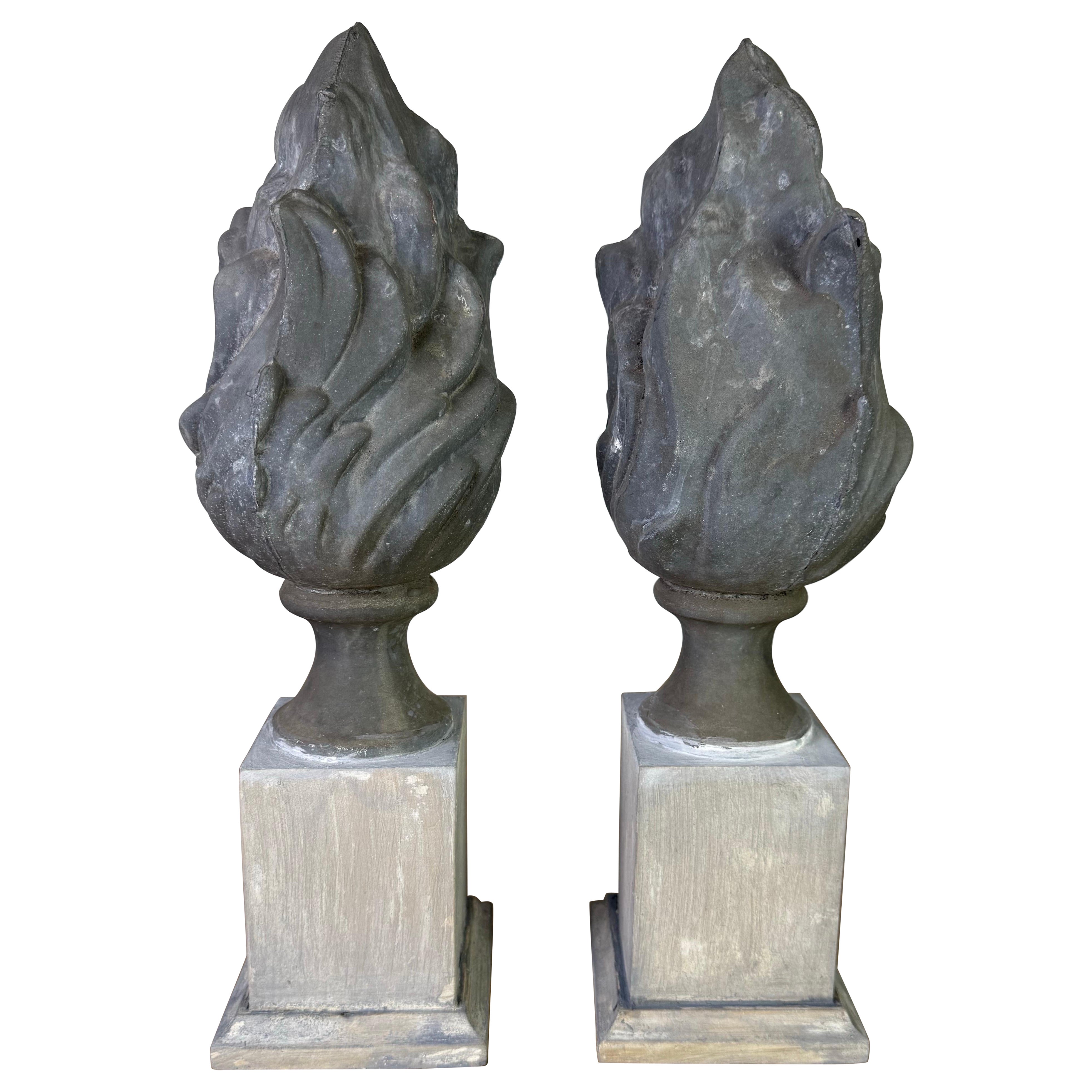 Pareja de llamas de zinc del s. XIX sobre bases de madera