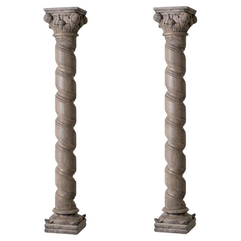 Paire de colonnes en bois sculpté dans le goût de l'Antiquité, 20e siècle