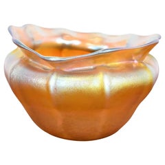 Louis Comfort Tiffany Favrile schillernde Kunstglasschale mit gewelltem Rand