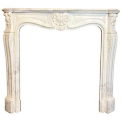 Cheminée française du 19ème siècle en marbre Louis XV