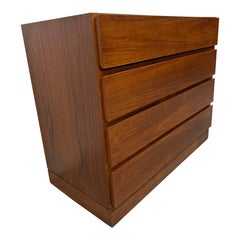 Dänische moderne Bachelor-Kommode aus Teakholz, Mid-Century Modern