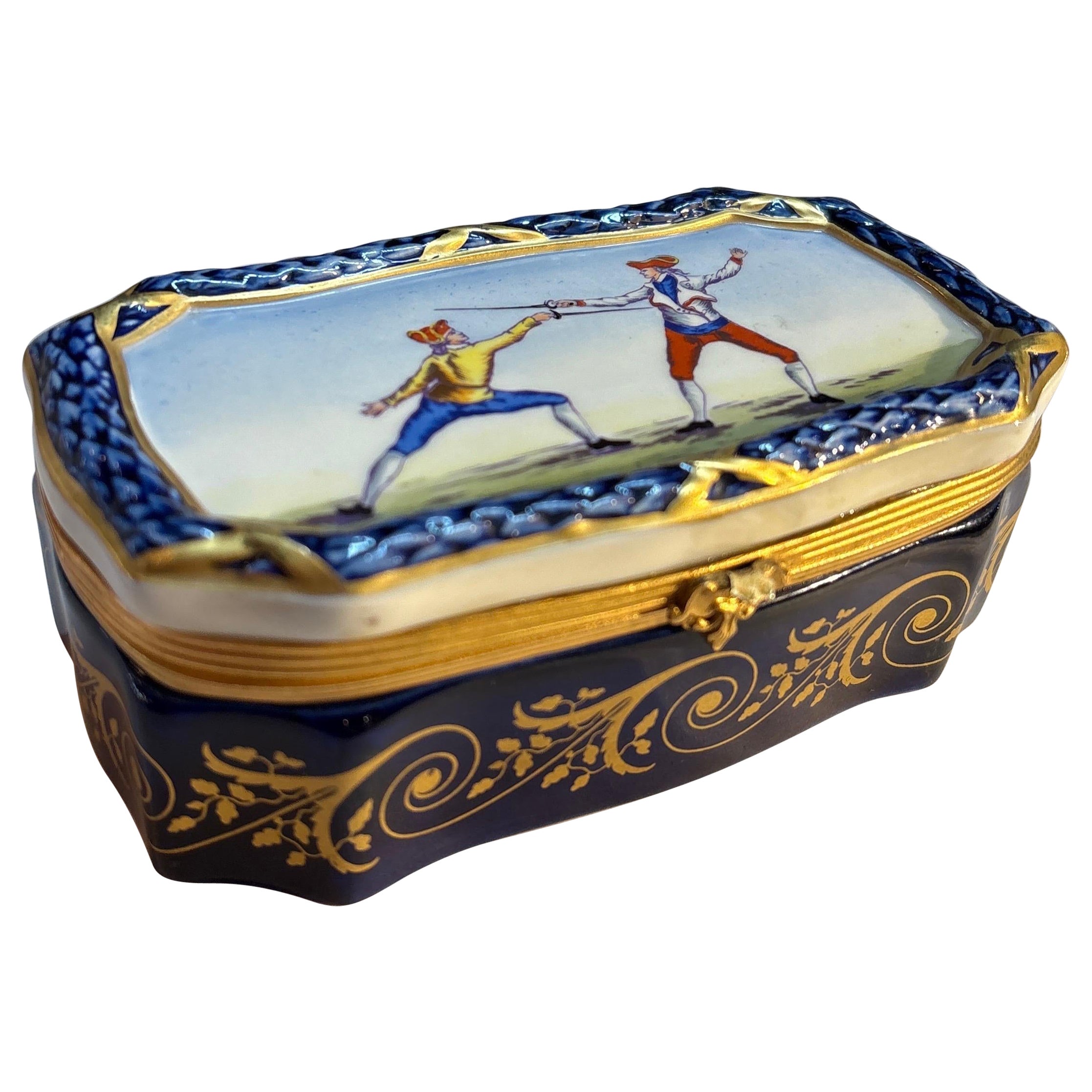 Handbemalter Sèvres-Kasten des 19. Jahrhunderts mit Scharnieren