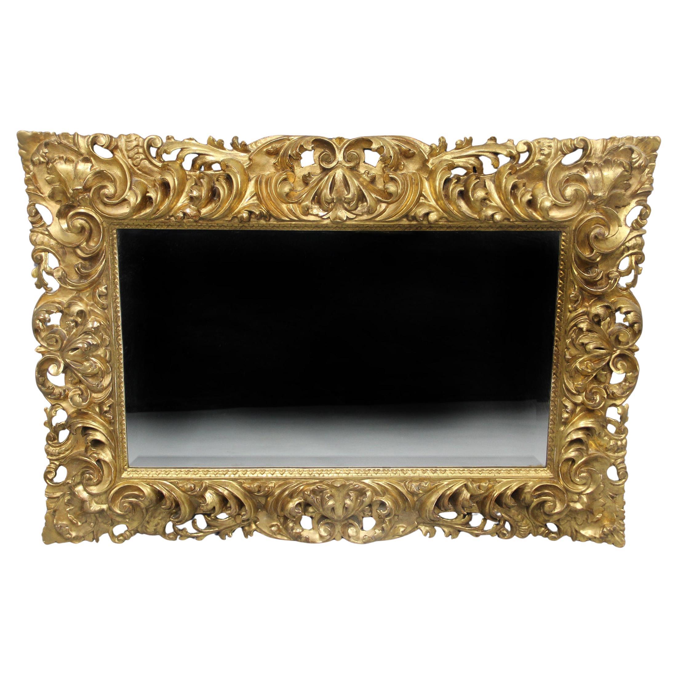 Joli miroir en bois doré sculpté à la main de style rococo de la fin du 19e siècle en vente