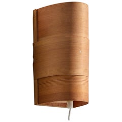 Schwedische Designerin, Wandleuchte, Kiefernholz, Schweden, 1970er Jahre