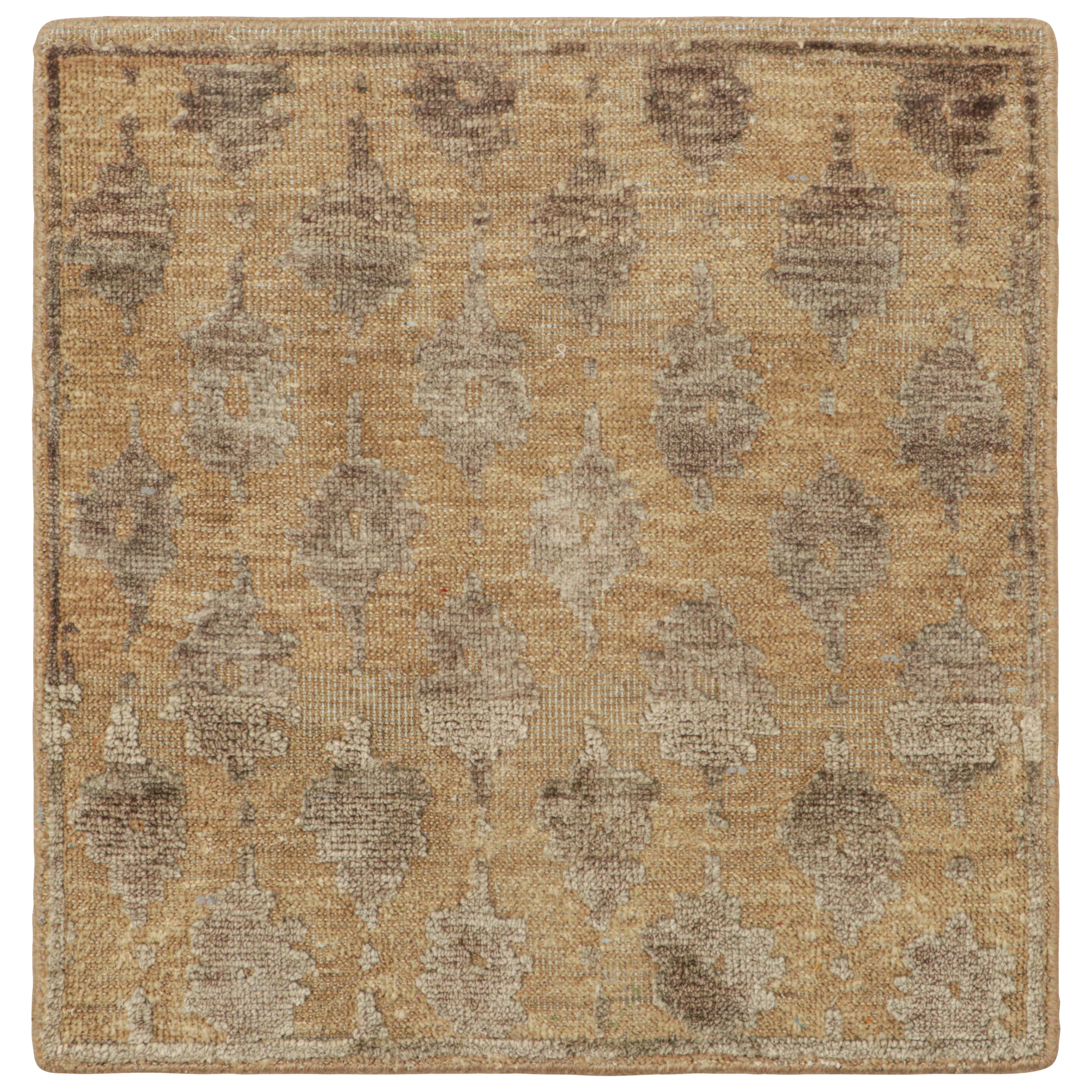 Rug & Kilim's Block Print Custom Rug Sample, Beige with Brown Patterns (échantillon de tapis personnalisé beige à motifs bruns)