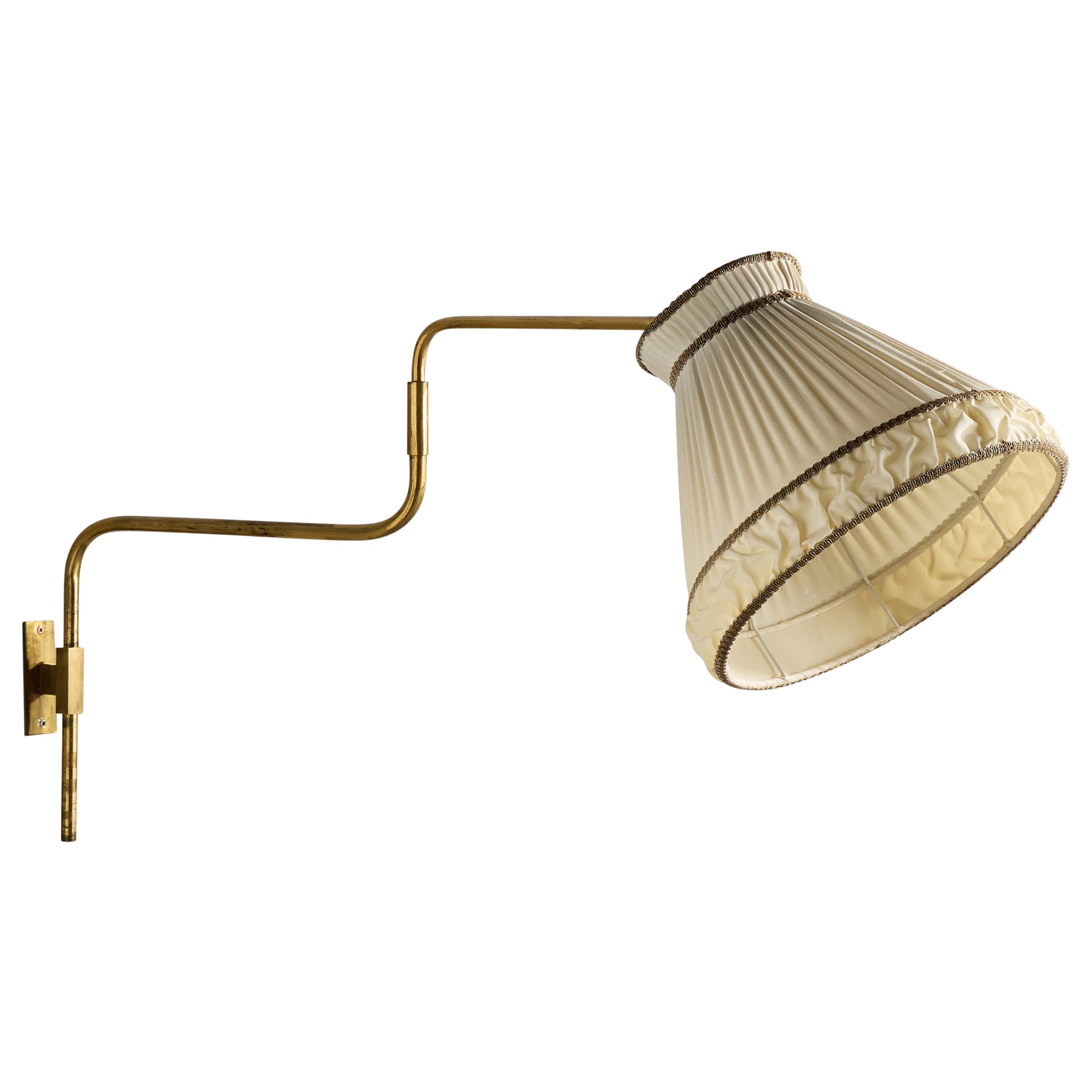 Schwedische Designerin, Wandleuchte, Messing, Stoff, Schweden, 1940er Jahre