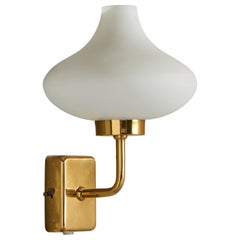 Schwedische Designerin, Wandleuchte, Messing, Glas, Schweden, 1960er Jahre