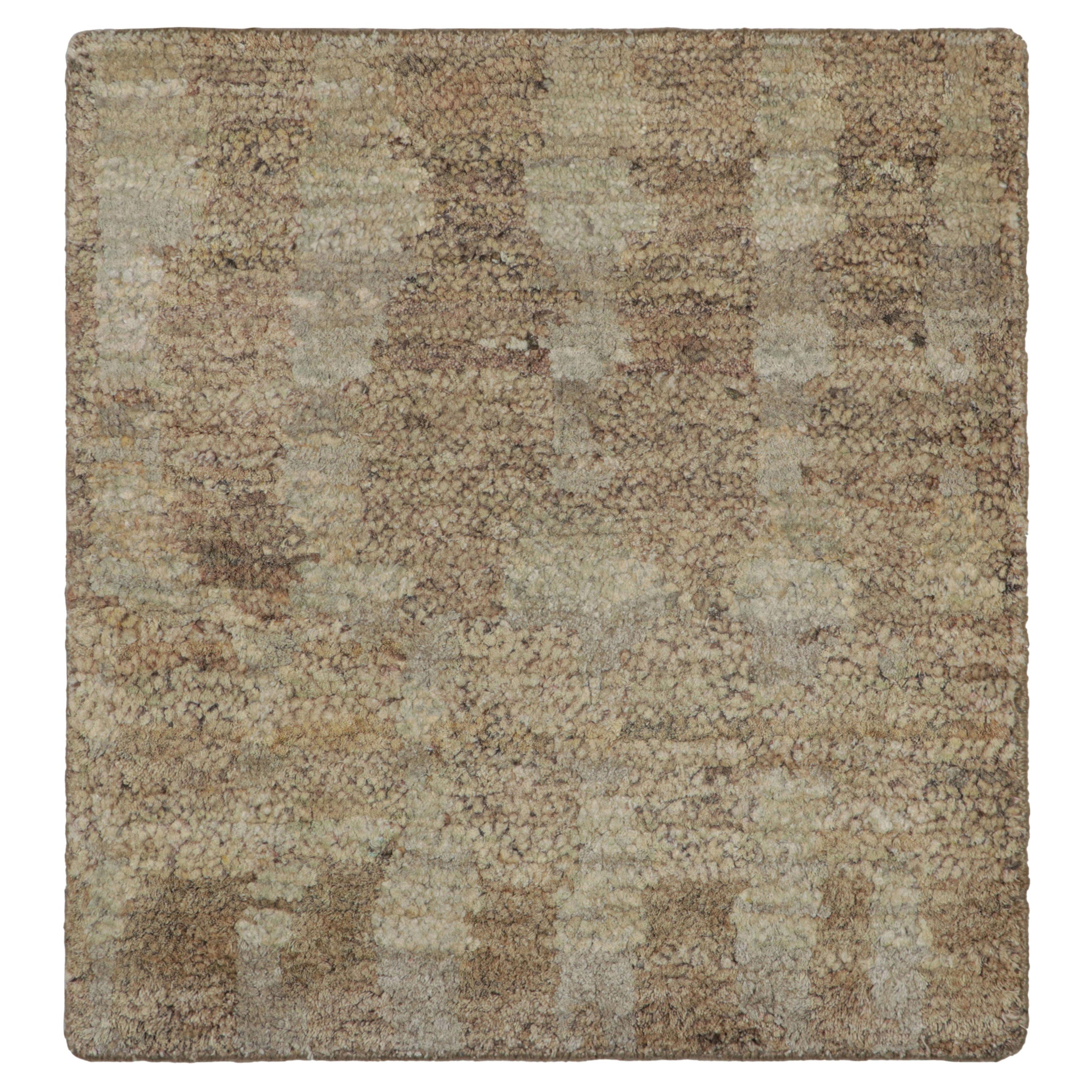 Échantillon de tapis texturé sur mesure de Rug & Kilim dans les tons beige-brun