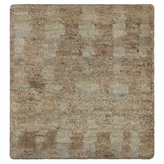 Échantillon de tapis texturé sur mesure de Rug & Kilim dans les tons beige-brun