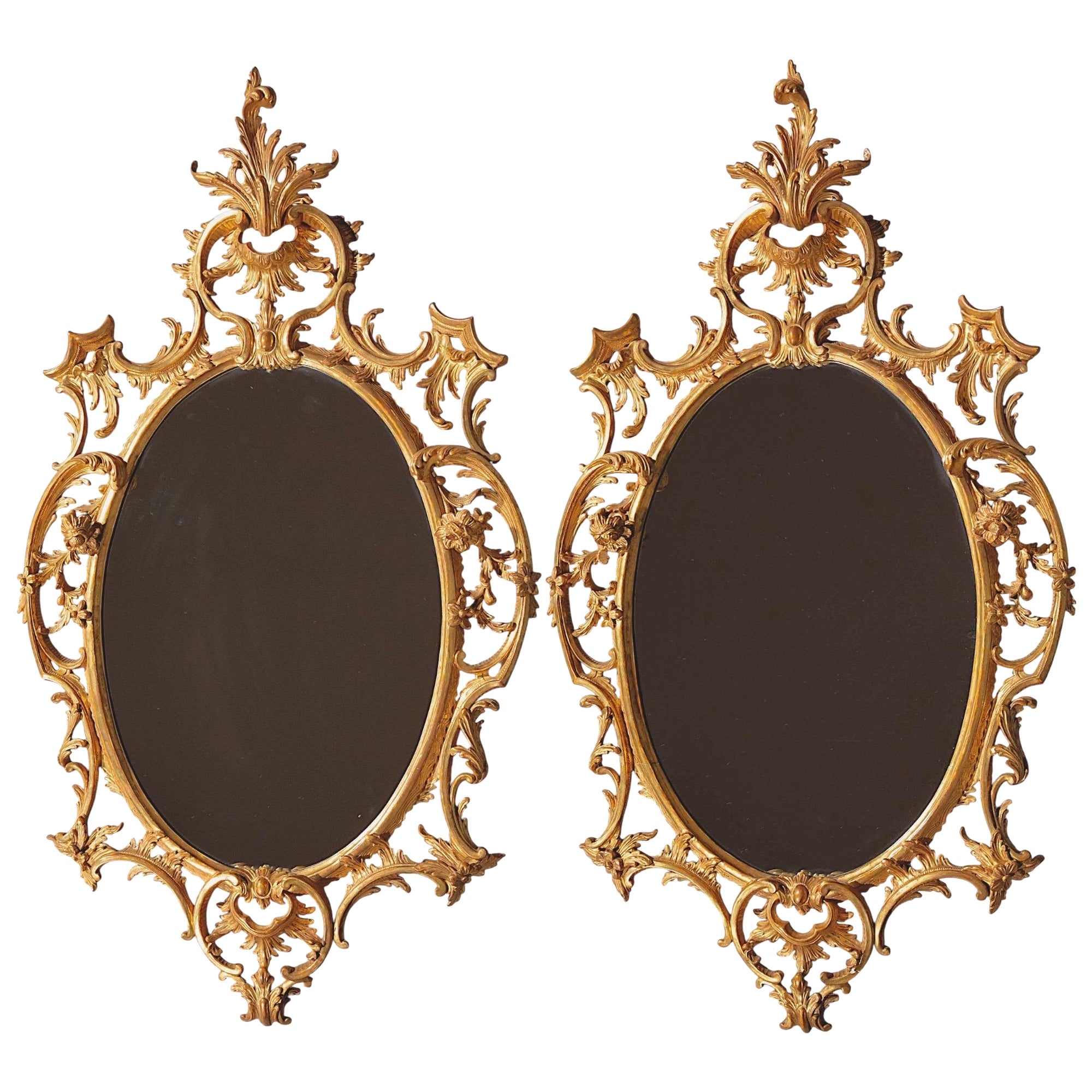 Paire de miroirs muraux en bois doré