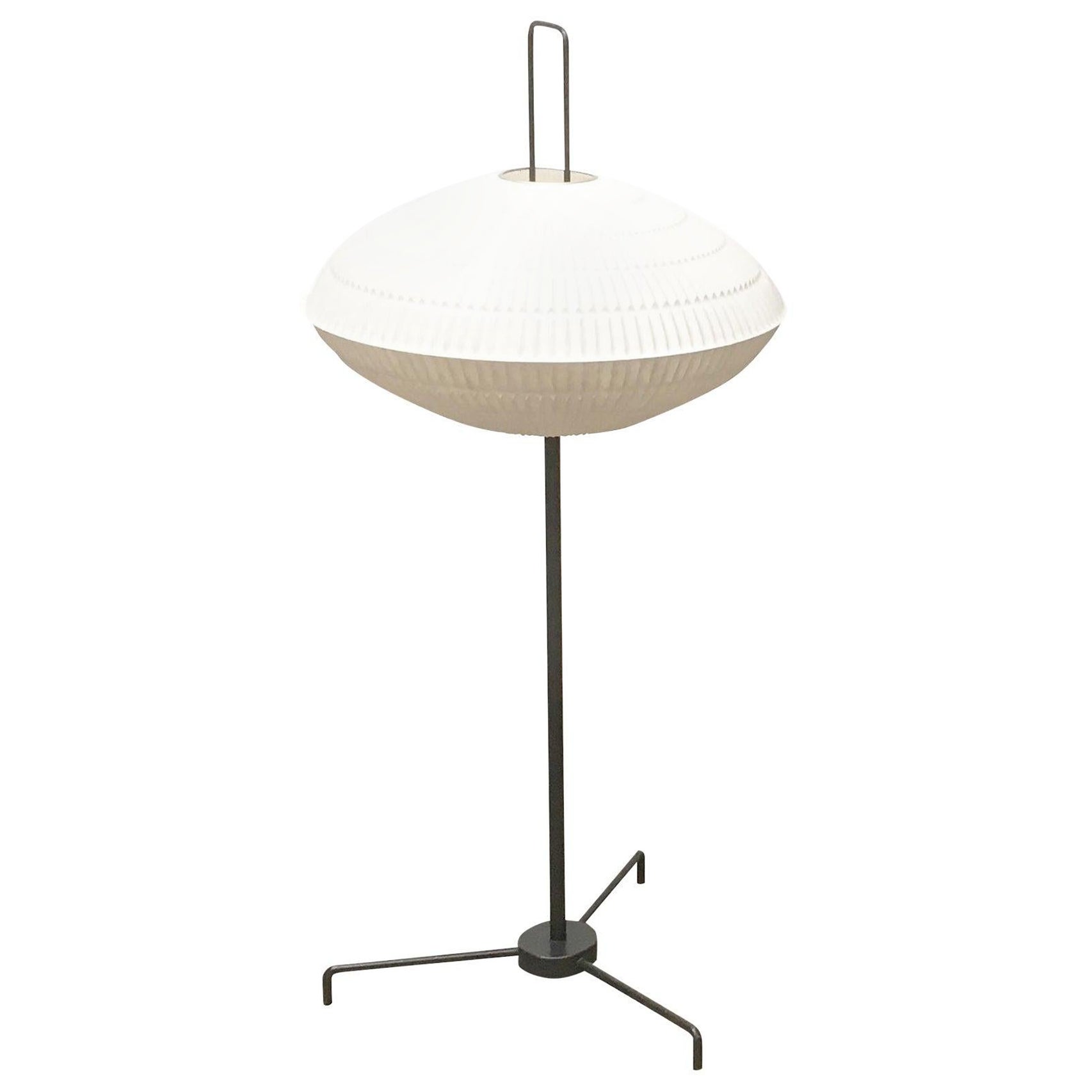 Deutsche Dreibein-Stehleuchte Ufo 370 aus Metall und Kunststoff aus Bega, 1950er Jahre im Angebot