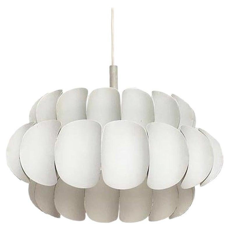 Lampada a sospensione in metallo bianco svizzero di metà secolo di H. H. Zender per Temde, anni '60
