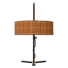 Lampada da tavolo minimalista tedesca di metà secolo in teak a treppiede di Kaiser Leuchten, anni '60