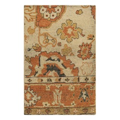 Échantillon de tapis personnalisé Oushak de Rug & Kilim, beige avec des fleurs orange et or