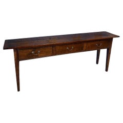 Mesa auxiliar grande de roble con 3 cajones