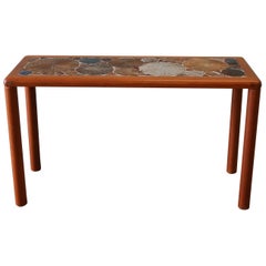 1960s Tue Poulsen for Haslev Møbelsnedkeri Table console en teck et céramique Danemark