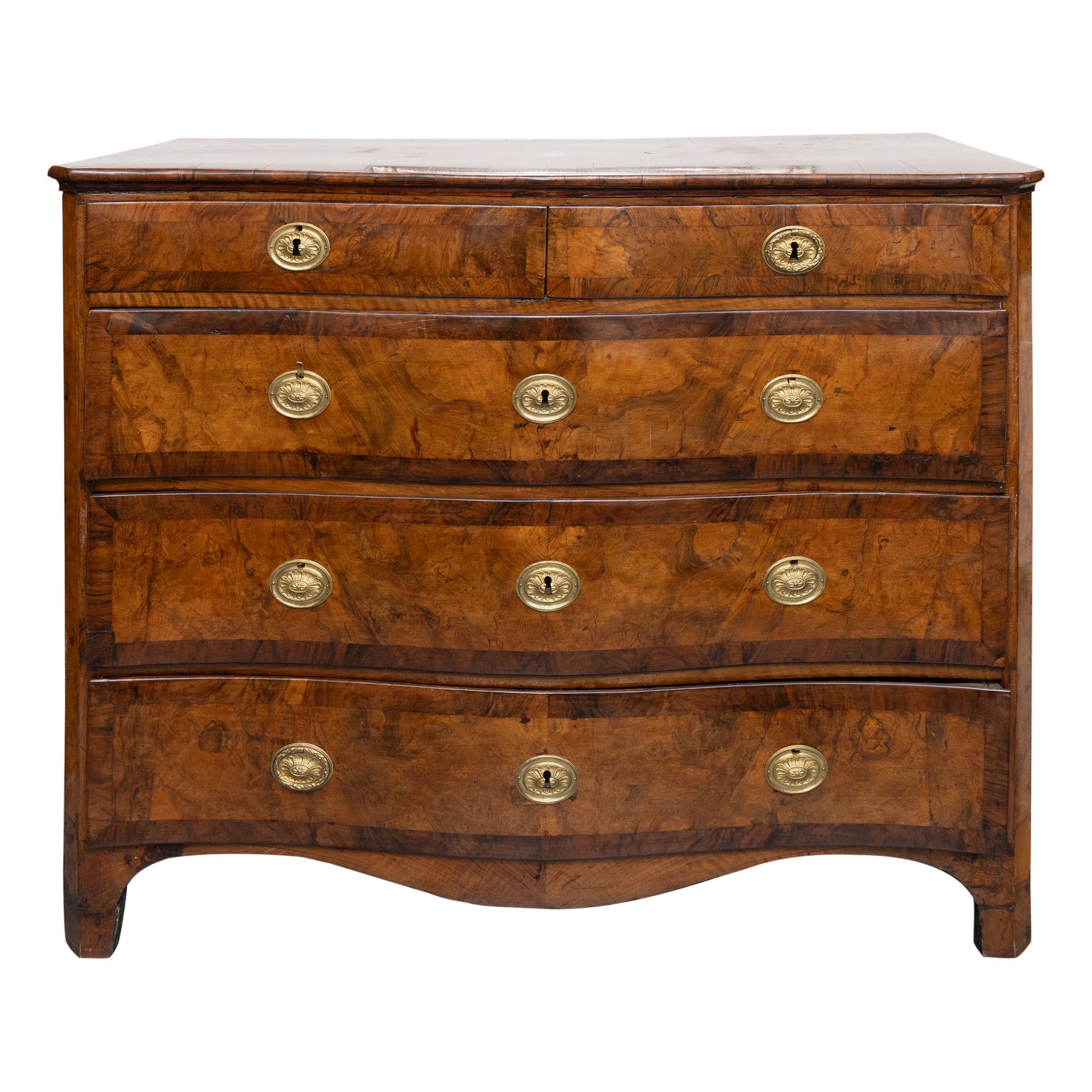 George III Nussbaum Serpentine Kommode aus dem 18. Jahrhundert