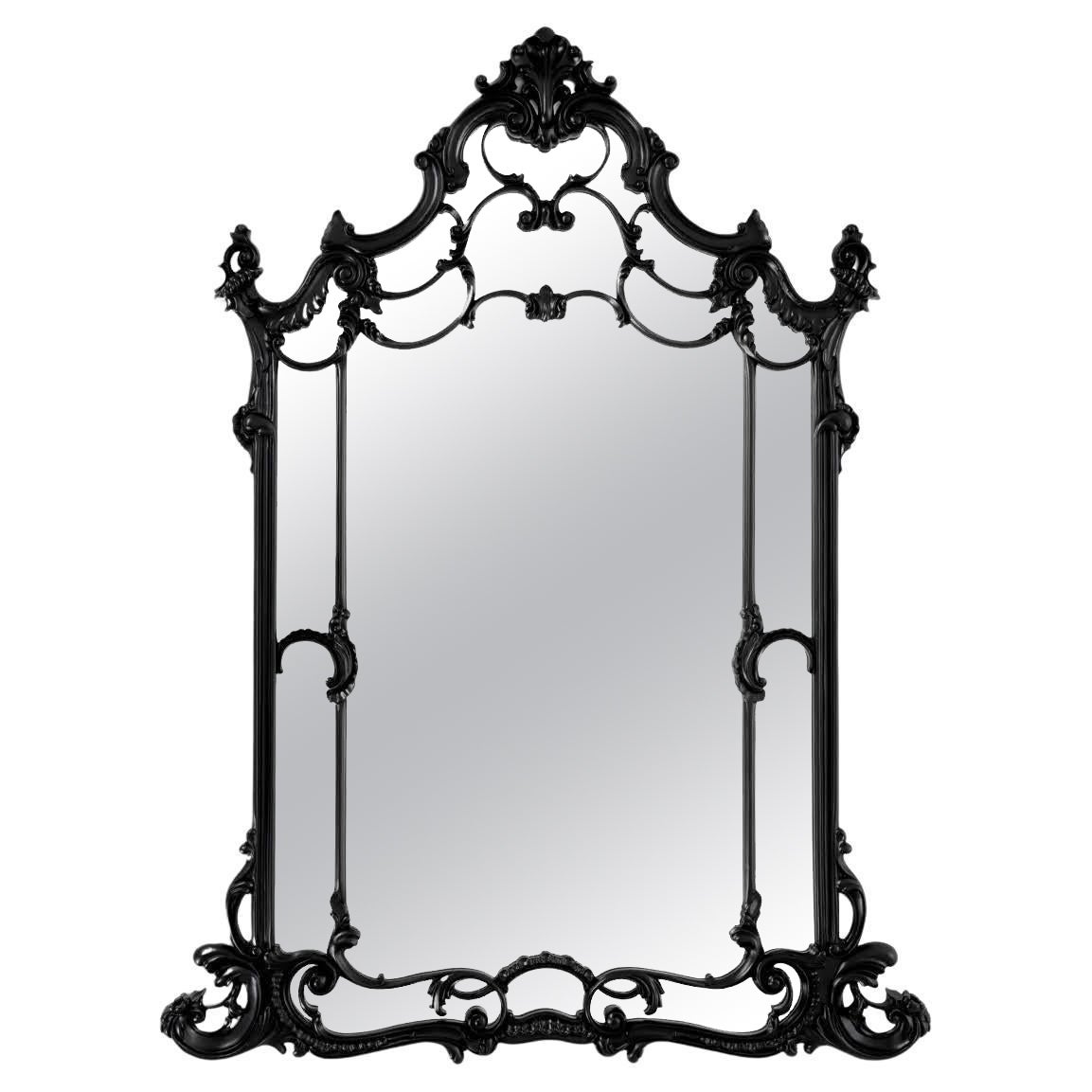 Grande specchio Chippendale, legno intagliato laccato nero, specchio smussato.