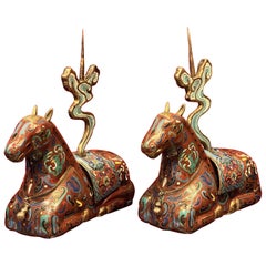 Pareja de incensarios chinos Art Decó de cloisonné con caballos, ca. 1920