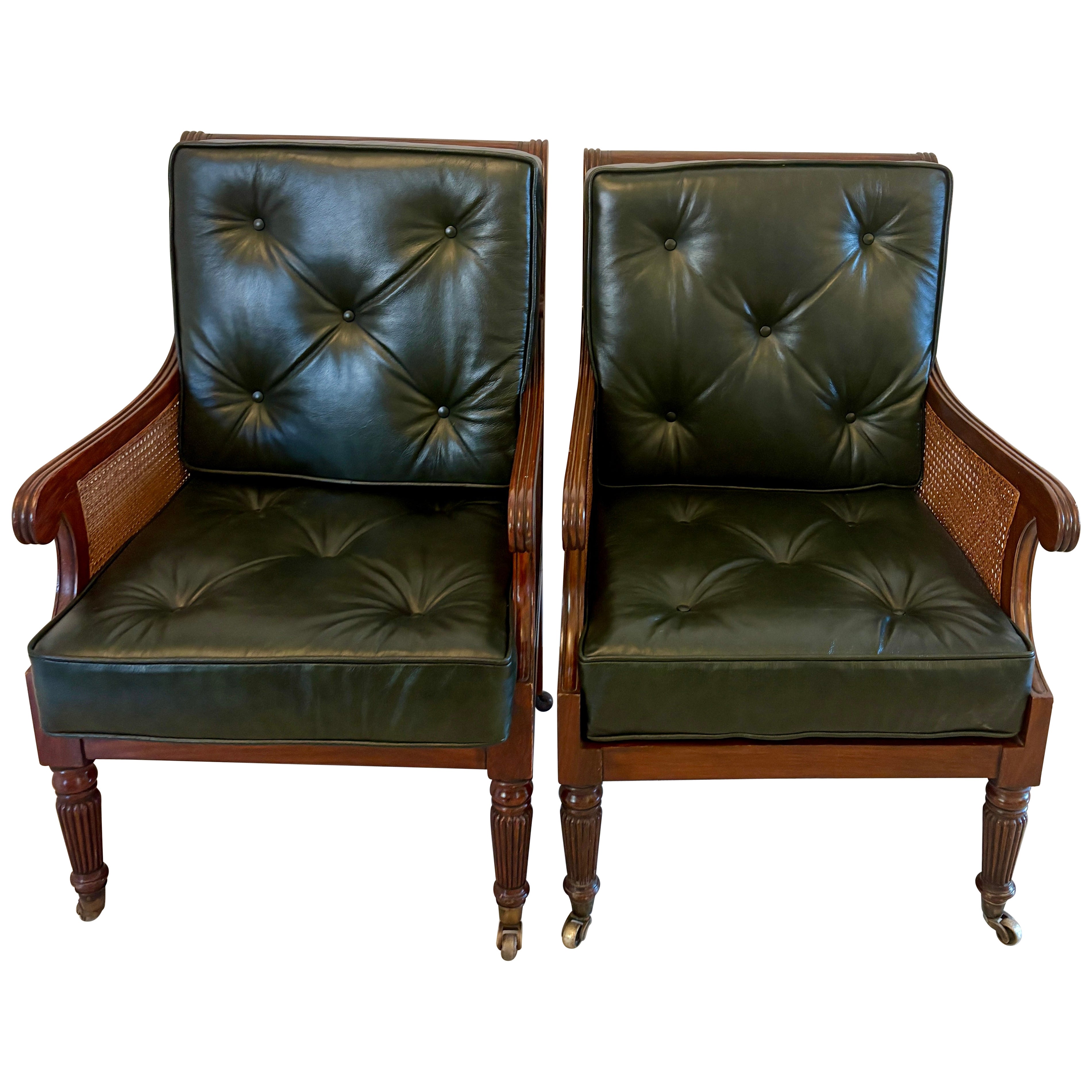 Paire d'anciens fauteuils de bibliothèque en acajou de qualité édouardienne, de type Bergere