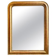 Un grand miroir français ancien Louis Philippe, doré et surmonté de dômes dorés