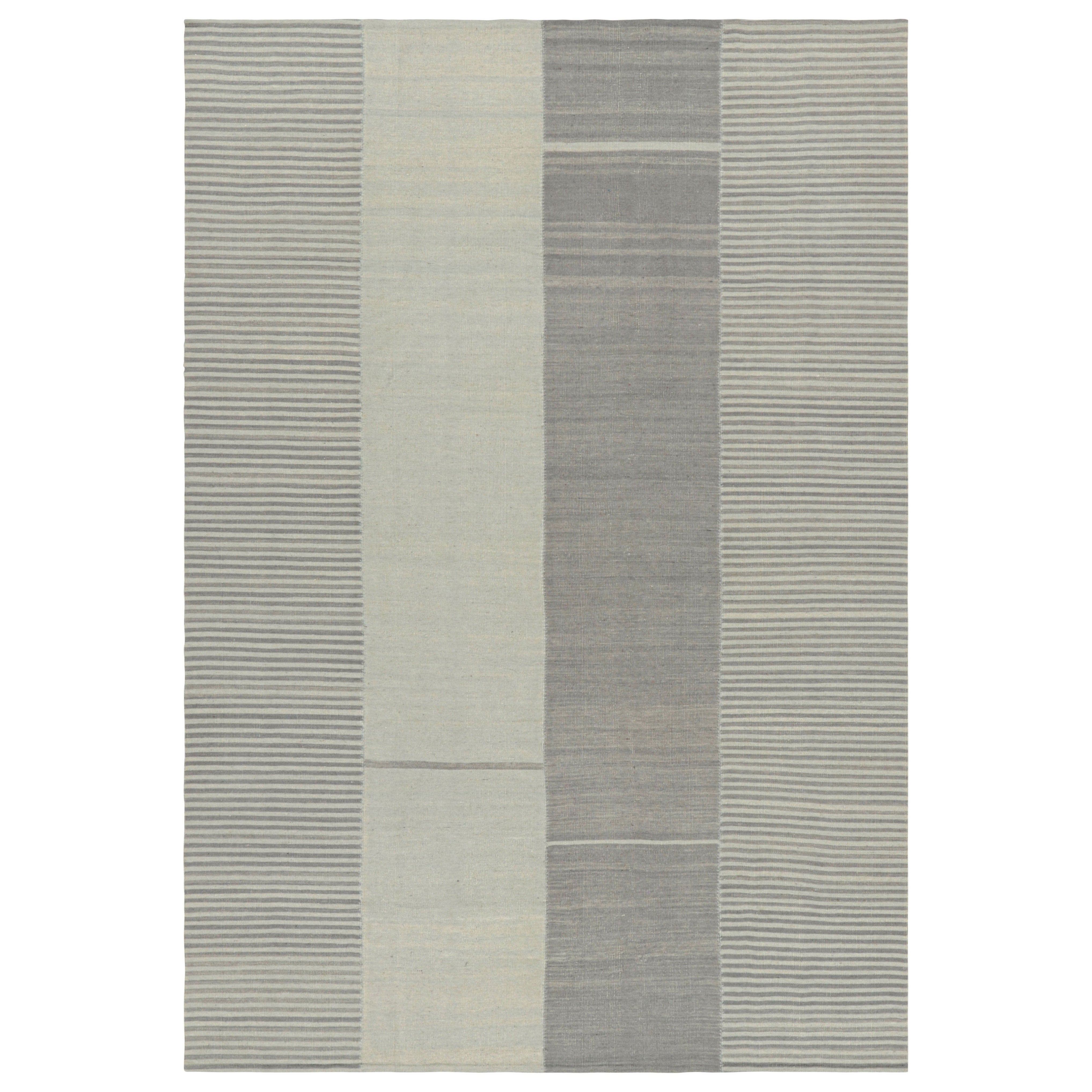 Rug & Kilim's Contemporary Kilim with Textural Gray, Cream and Blue Stripes (Kilim contemporain avec des rayures texturées grises, crèmes et bleues)