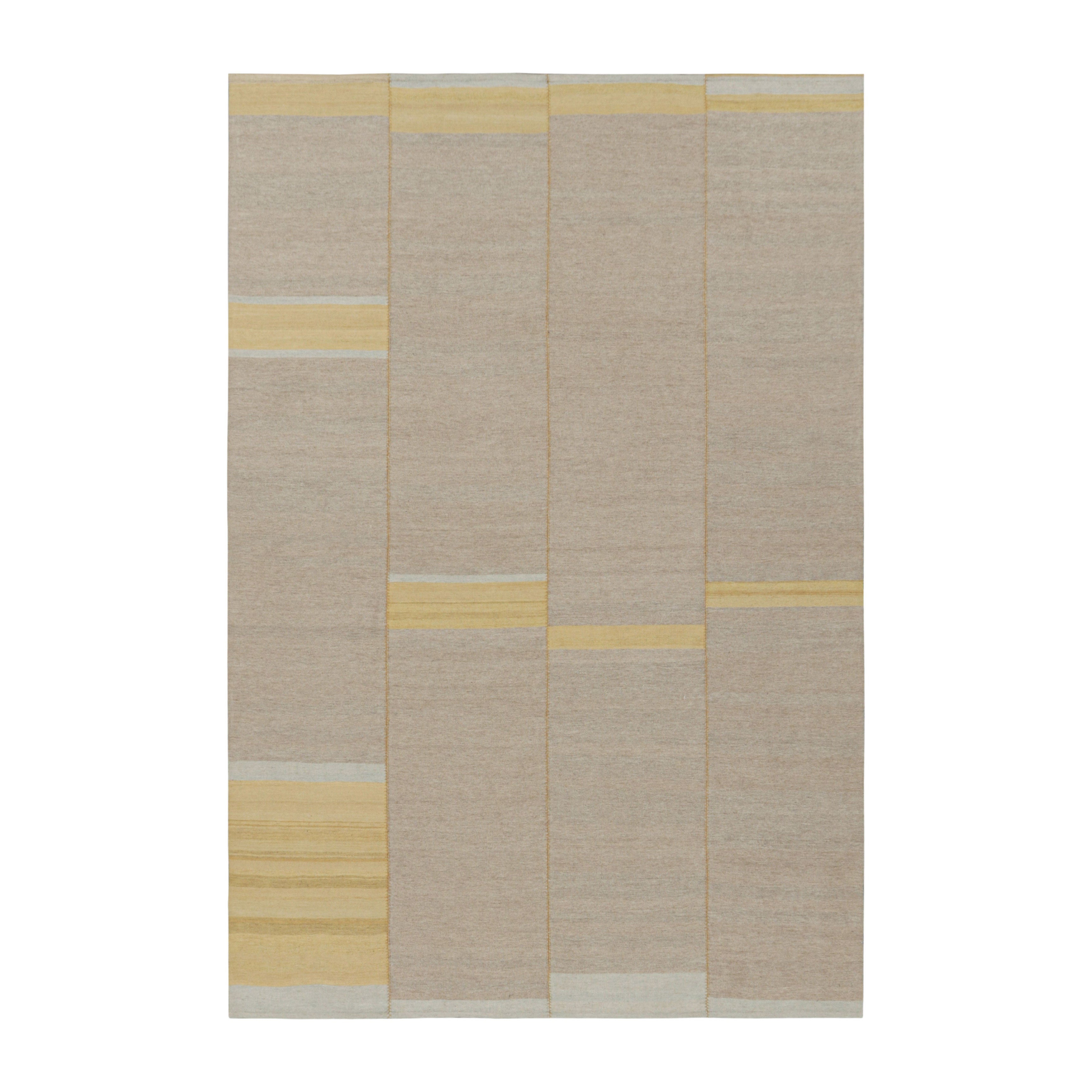 Rug & Kilim's Contemporary Kilim, Taupe con strisce dorate testurizzate e accenti blu