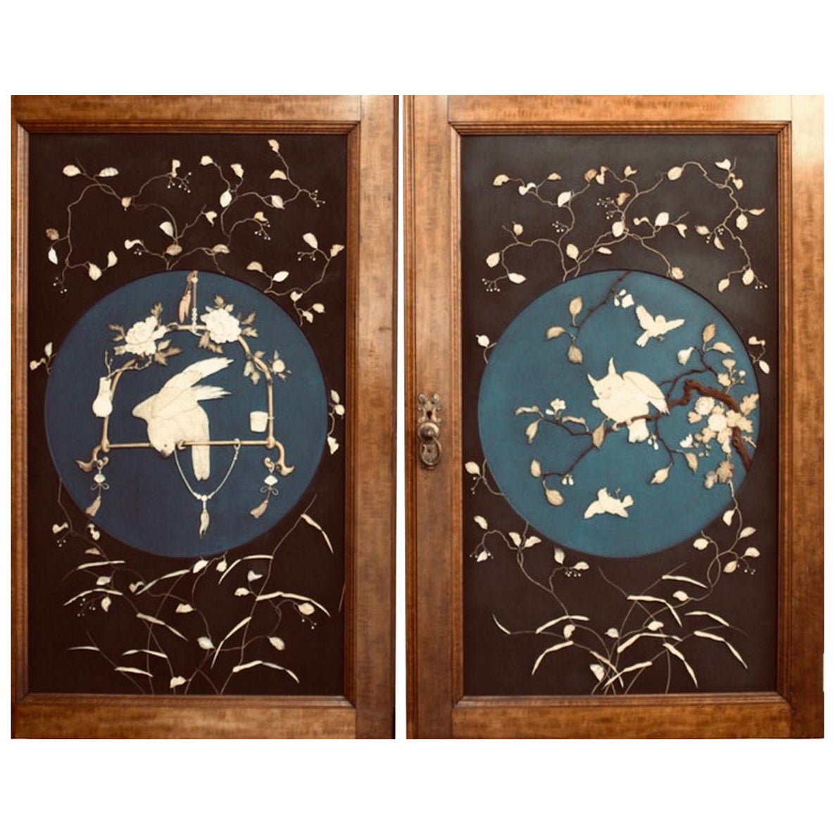 Periodo Meiji giapponese  Coppia di pannelli Shibayama, ca. 1868