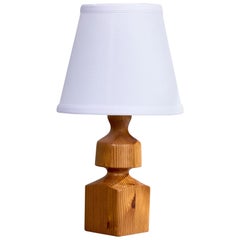 Schwedische Designerin, Tischlampe, Kiefernholz, Schweden, 1970er Jahre