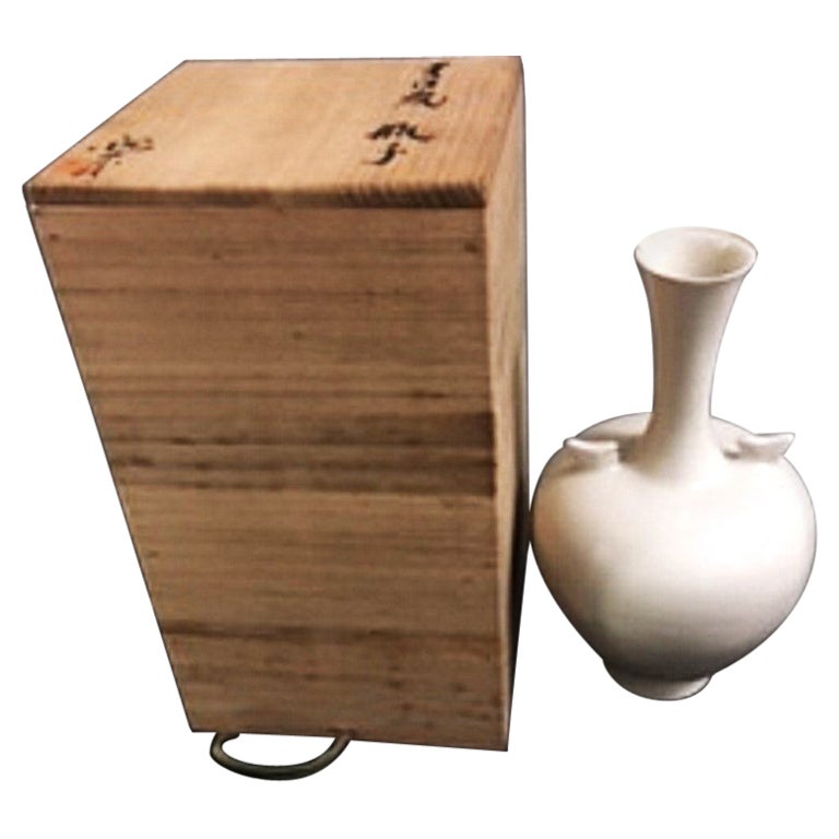 Japanese Emperor Shōwa Mashiko-Ware White Glazed Porcelain Vase, Ca. 1980