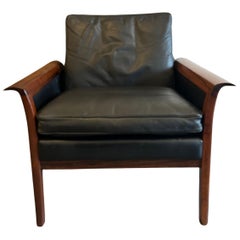 Preciosa silla Knut Saeter para Vatne Mobler de cuero negro y palisandro